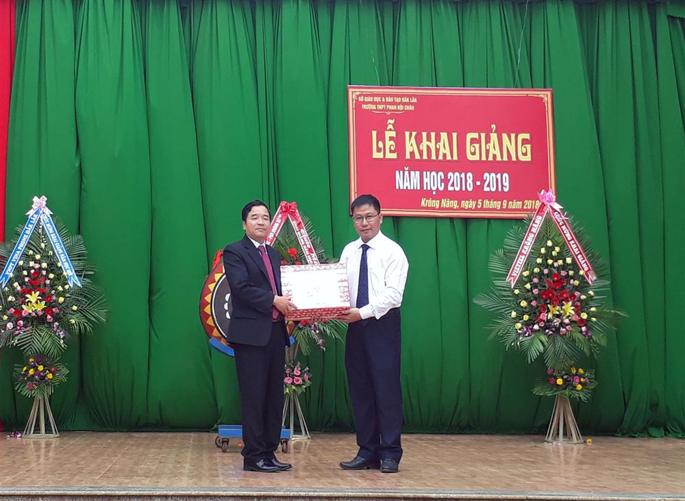  Trường THPT Phan Bội Châu khai giảng năm học 2018 - 2019